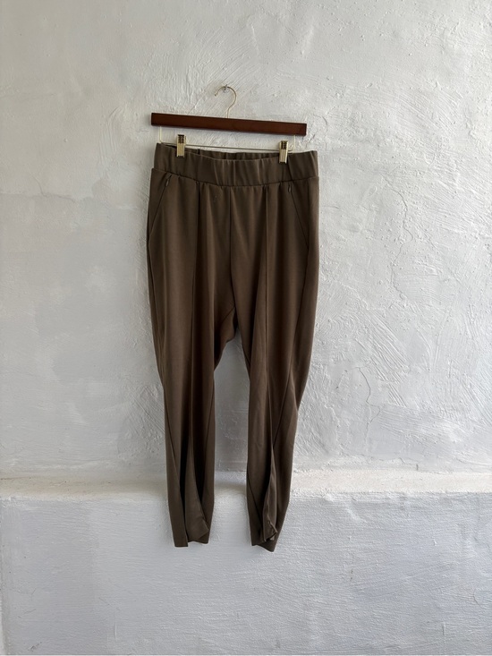 Universal Standard Pants - Green Universal standard pintuck pointe pants in olive